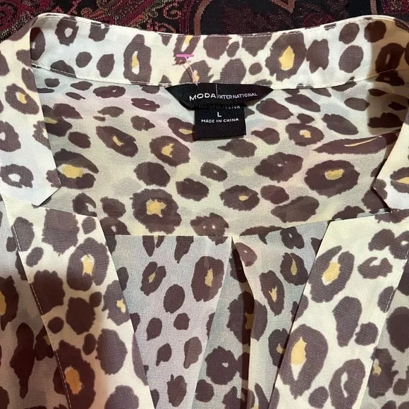 Moda cheetah print size large 100 percent polyester colors brown yellow cream. - Picture 3 of 12